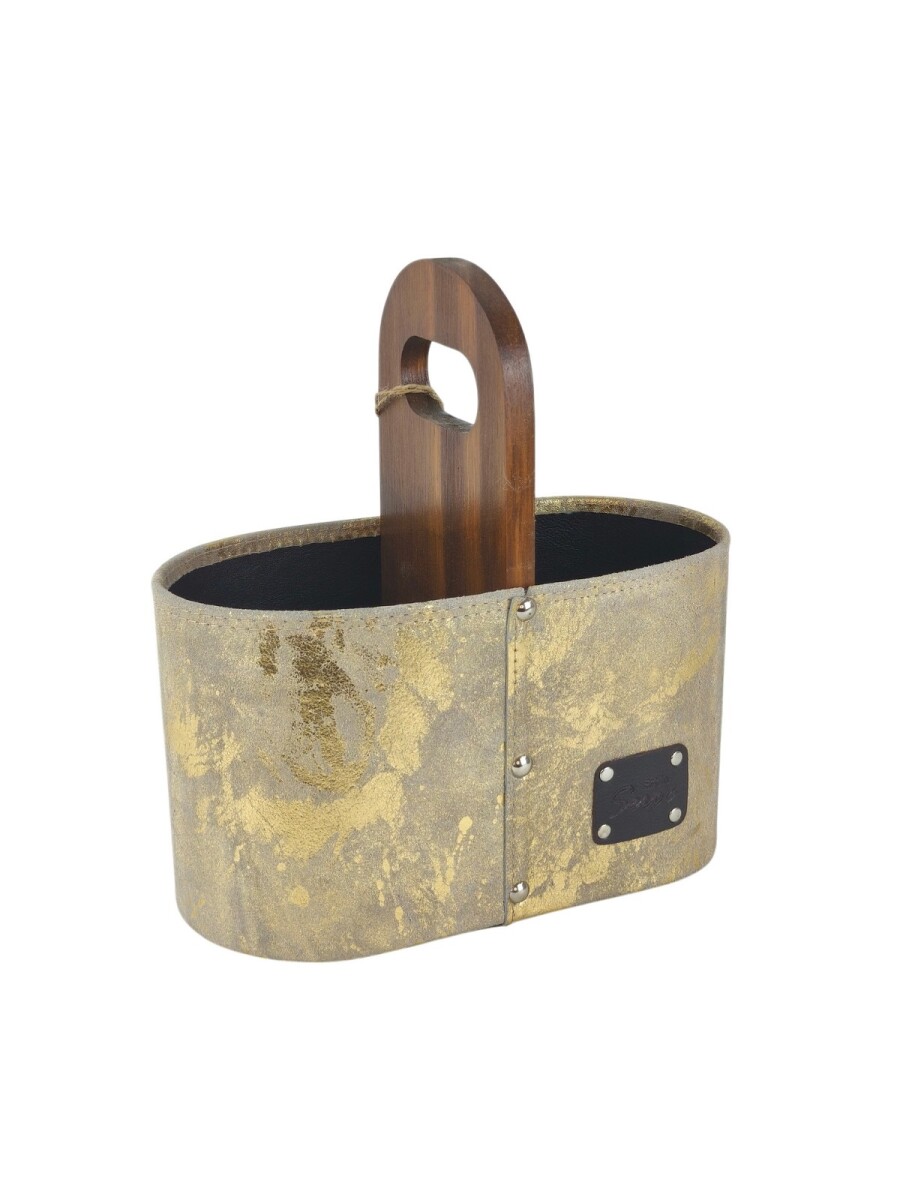 Matera Artesanal de Cuero con Detalles Metalizados - Beige con dorado 