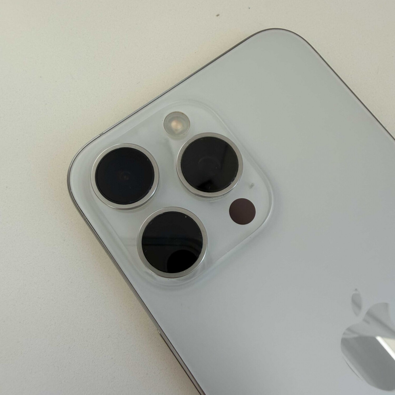 iPhone 15 Pro Max 256GB - White Titanium — denuevo