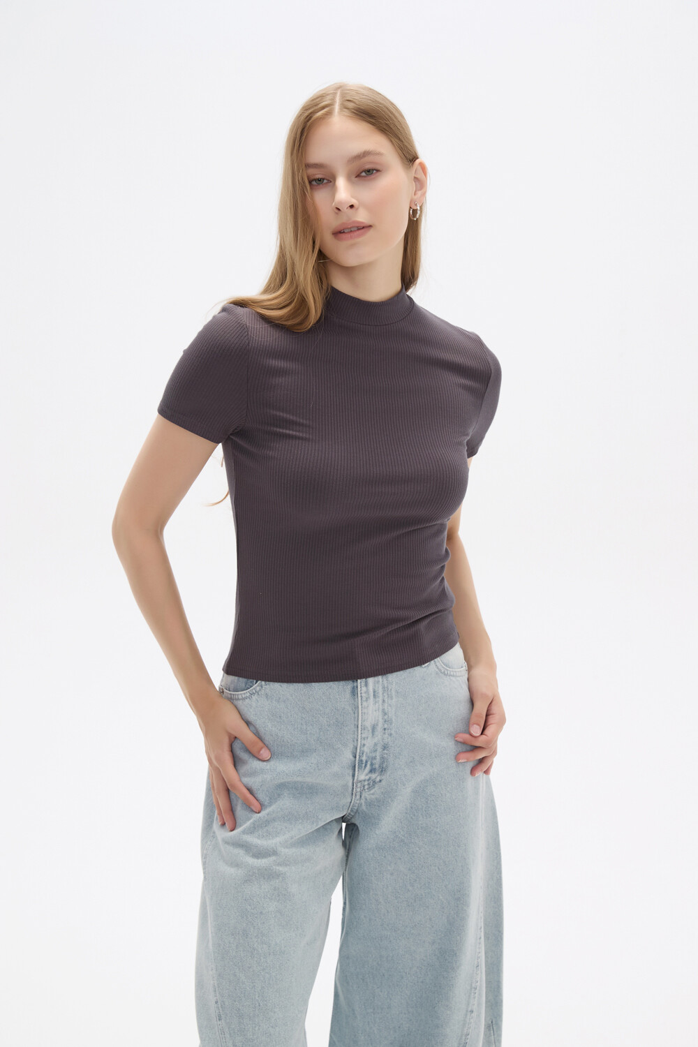 Remera Daly Gris Oscuro