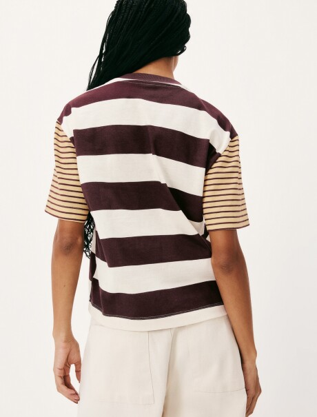 CAMISETA DE RAYAS CON BORDADO MULTICOLOR