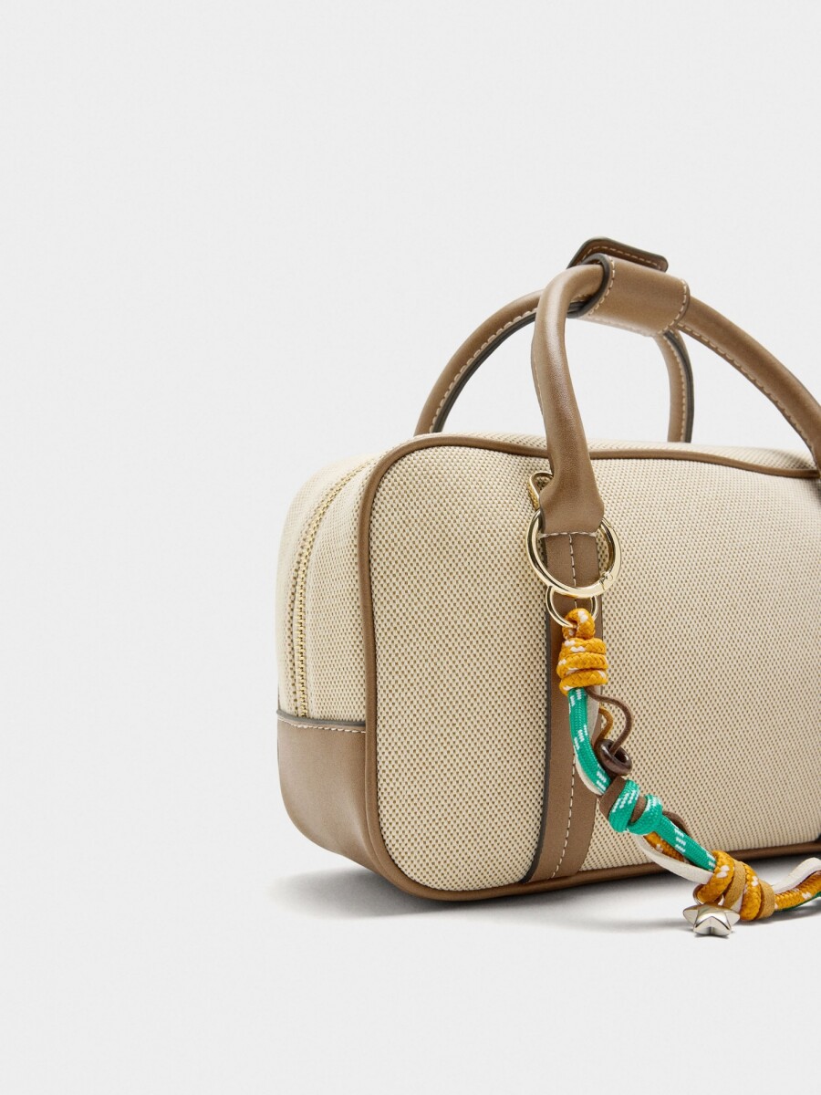 Bolso Tote Rectangular Con Colgante crudo