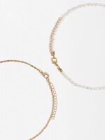 Conjunto De Collares Con Medalla Y Perlas dorado