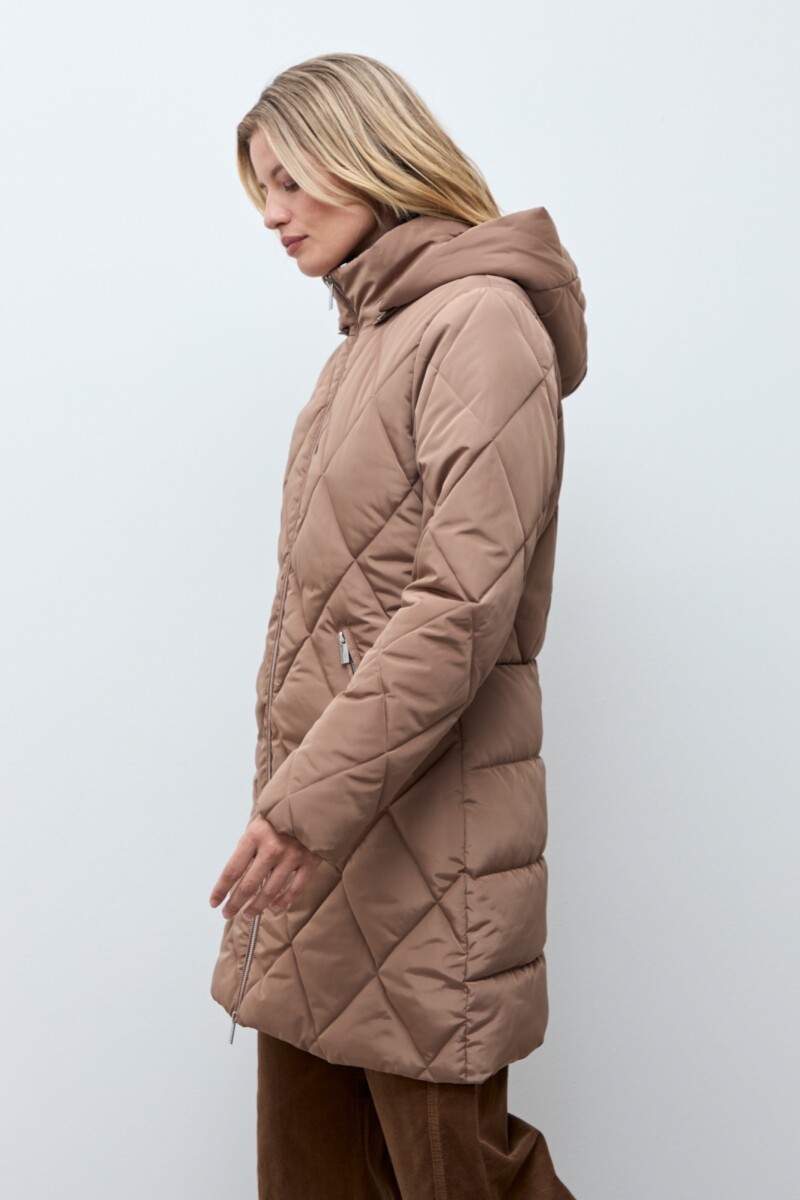 Campera capitoneada con capucha tostado