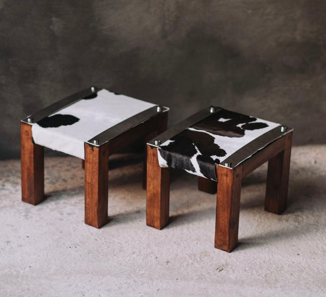 Petit Stool - Cowhide Oscuro 