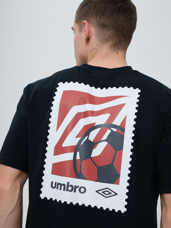 REMERA STAMP Umbro Hombre 002