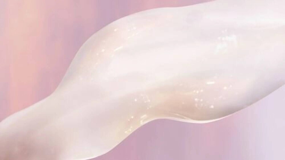 Notas de fondo: almizcle blanco cremoso y sándalo