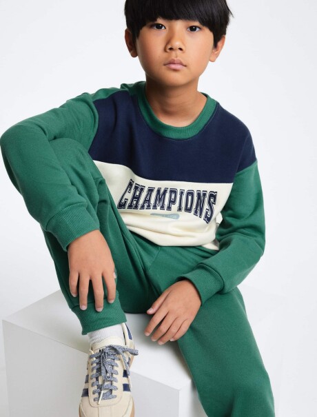 CONJUNTO INFANTIL CON ESTAMPA VERDE