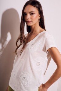 Remera Bordada Alodón Flame Nácar