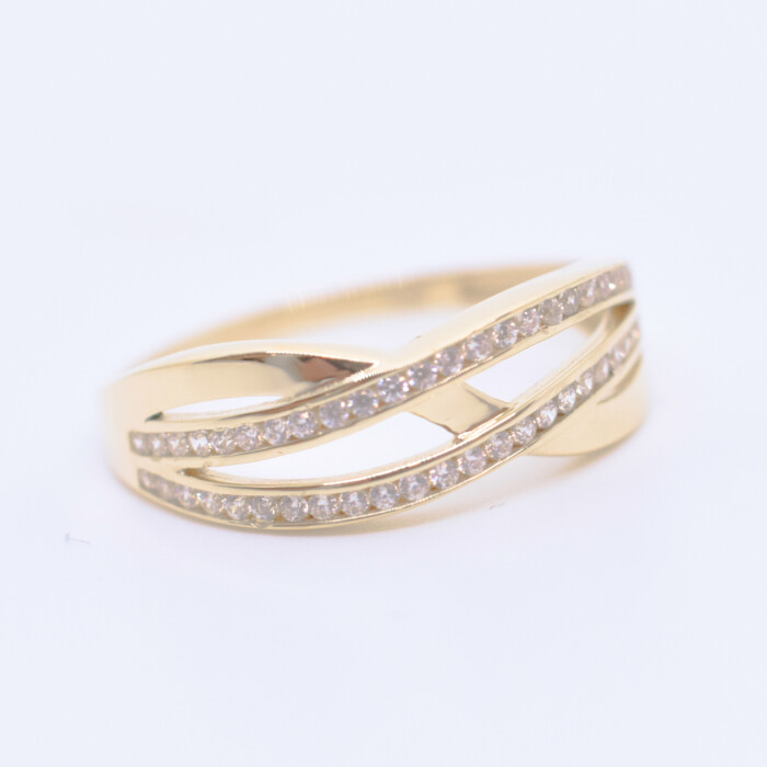 Anillo en Oro 18 Kilates con Zirconia Anillo en Oro 18 Kilates con Zirconia