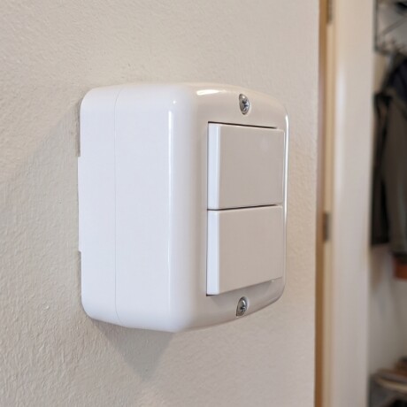 CAJA EXTERIOR CON 2 INTERRUPTORES UNIPOLARES ATENEA Caja Exterior con 2 Interruptores Unipolares Atenea Blanco