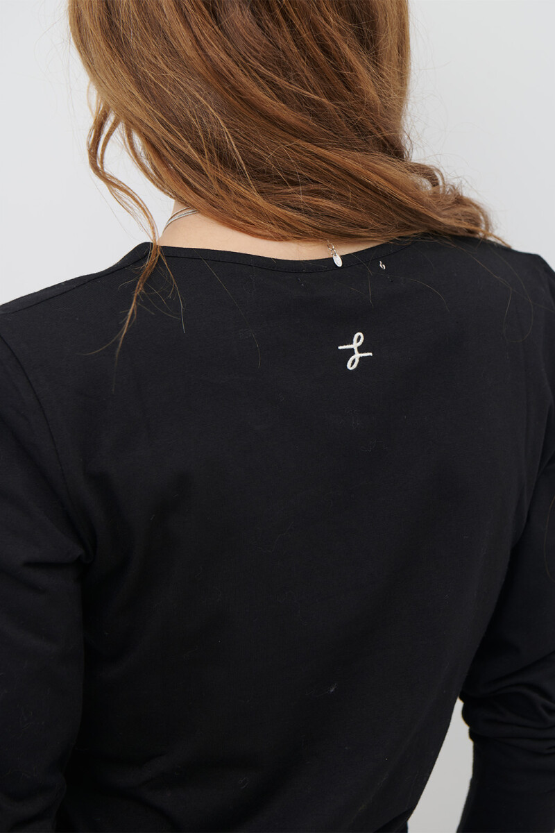 REMERA V M/LARGA NEGRO