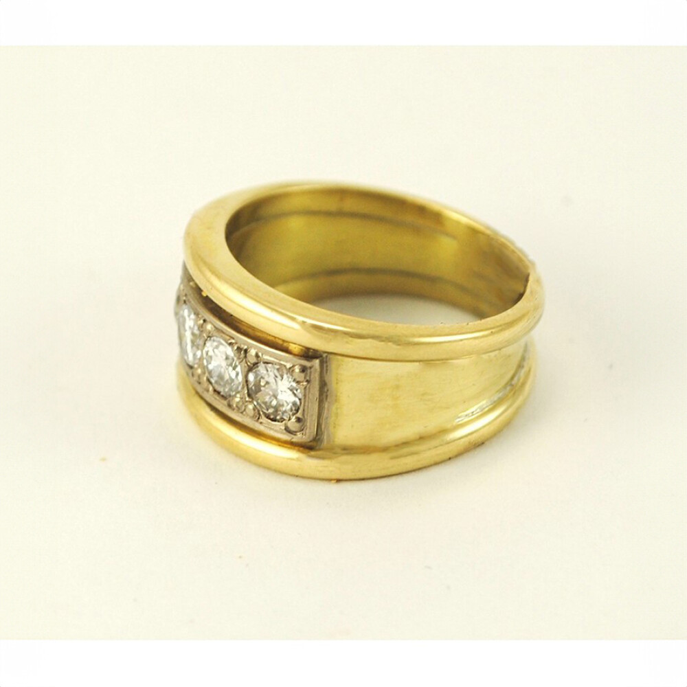 Anillo Oro 18K Con 4 Brillantes Anillo Oro 18K Con 4 Brillantes