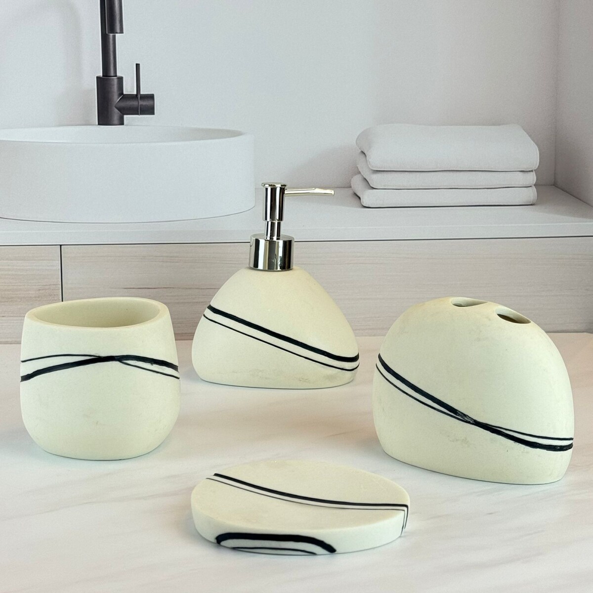 Set de Accesorios de Baño 4 Piezas en Resina 