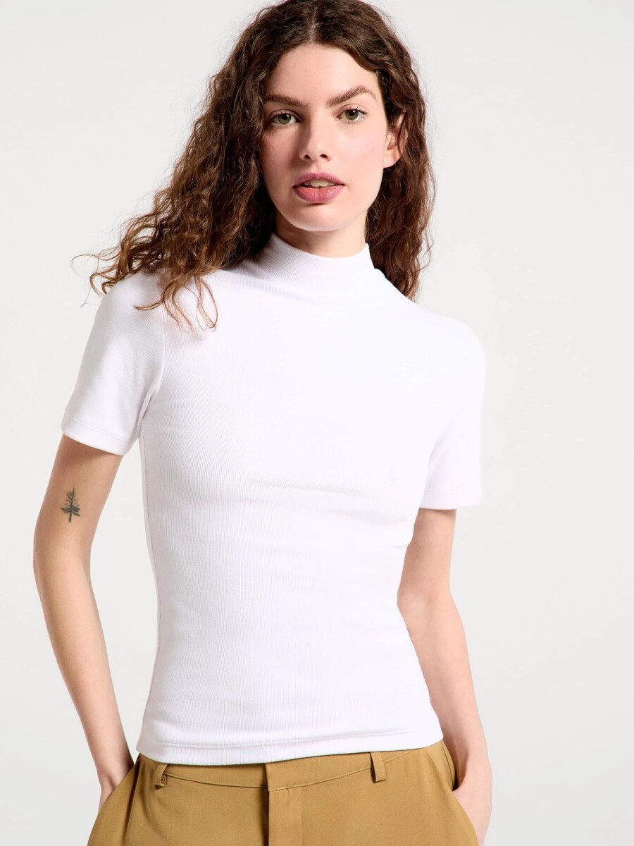 BLUSA DE CUELLO ALTO EN TELA ACANALADA - BLANCO 