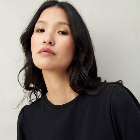 REMERA VELORA Negro