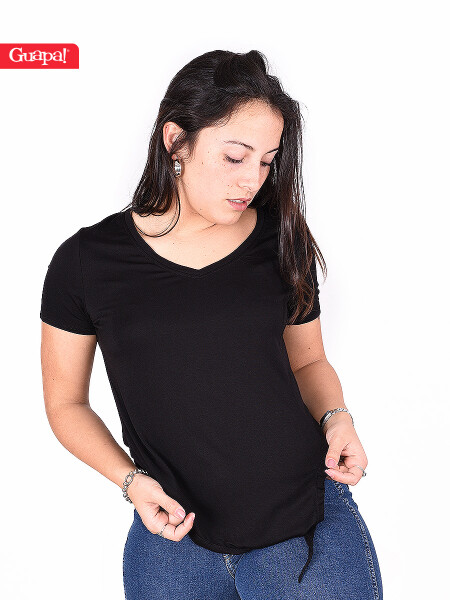 REMERA CANBERRA NEGRO