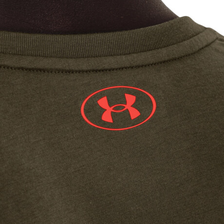 REMERA UNDER ARMOUR ROCK BRAHMA BULL Green