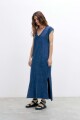 Vestido escote V con acid wash azul marino