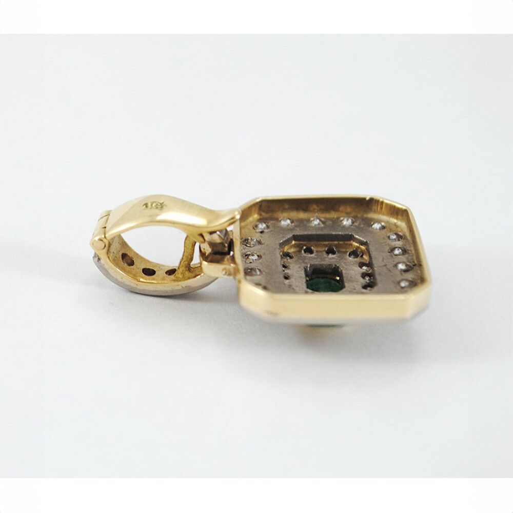 Dije En Oro 18 K, Esmeralda Y Brillantes. Hechos A Mano Dije En Oro 18 K, Esmeralda Y Brillantes. Hechos A Mano