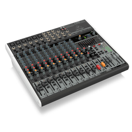 Consola Behringer X1832usb 18in 3/2 Bus Fx Consola Behringer X1832usb 18in 3/2 Bus Fx
