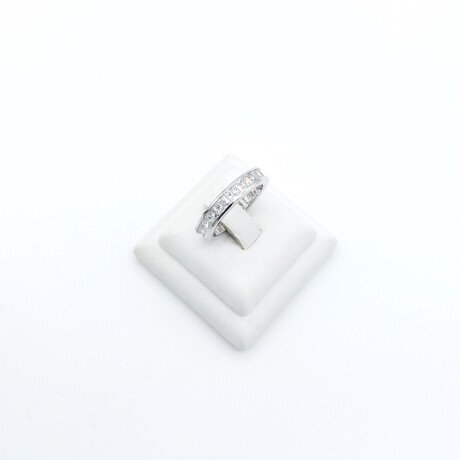 Anillo de plata 925 con baño de rodio y cristales. Anillo de plata 925 con baño de rodio y cristales.