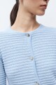 Chaqueta tejida con botones metálicos celeste