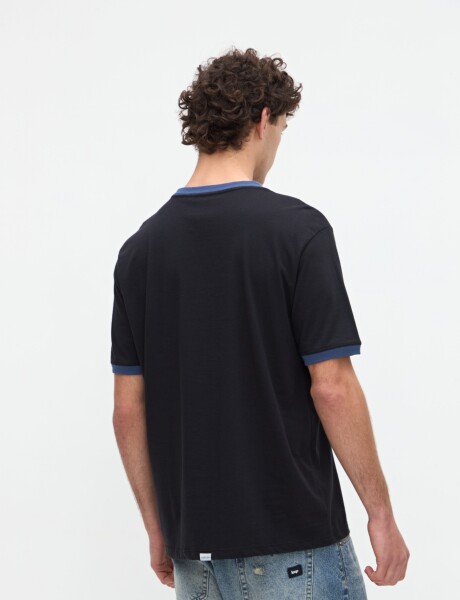 Remera Mikel Negro