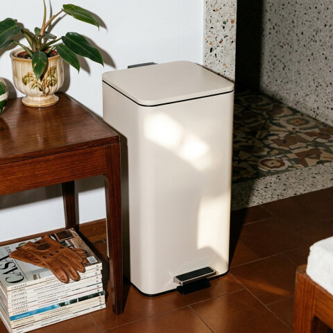 Tacho cesto de basura 30L cuadrado con tapa a pedal - beige Tacho cesto de basura 30L cuadrado con tapa a pedal - beige