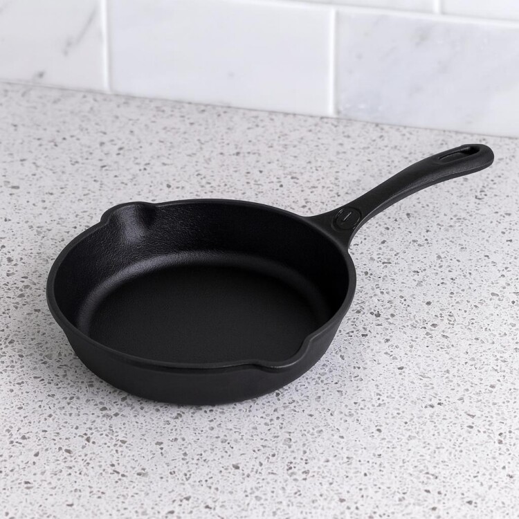 SARTEN VICTORIA HIERRO FUNDIDO 16.5CM NEGRO