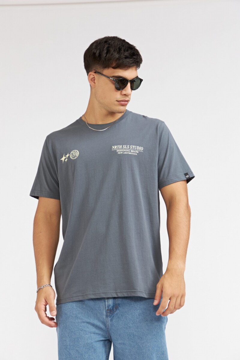 REMERA NS STUDIO - AZUL PIEDRA 