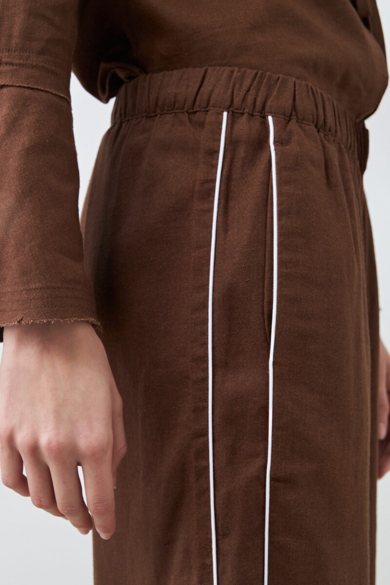 Pantalón de lino con vivo en contraste chocolate