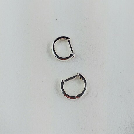 Caravanas de plata 925, aros bombe de 1.5cm. de diámetro, super livianos. Caravanas de plata 925, aros bombe de 1.5cm. de diámetro, super livianos.