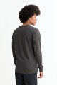 Remera cuello redondo GRIS OSCURO