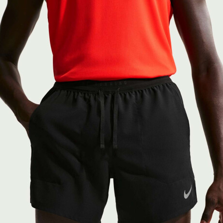 Short Nike Stride de Hombre Negro