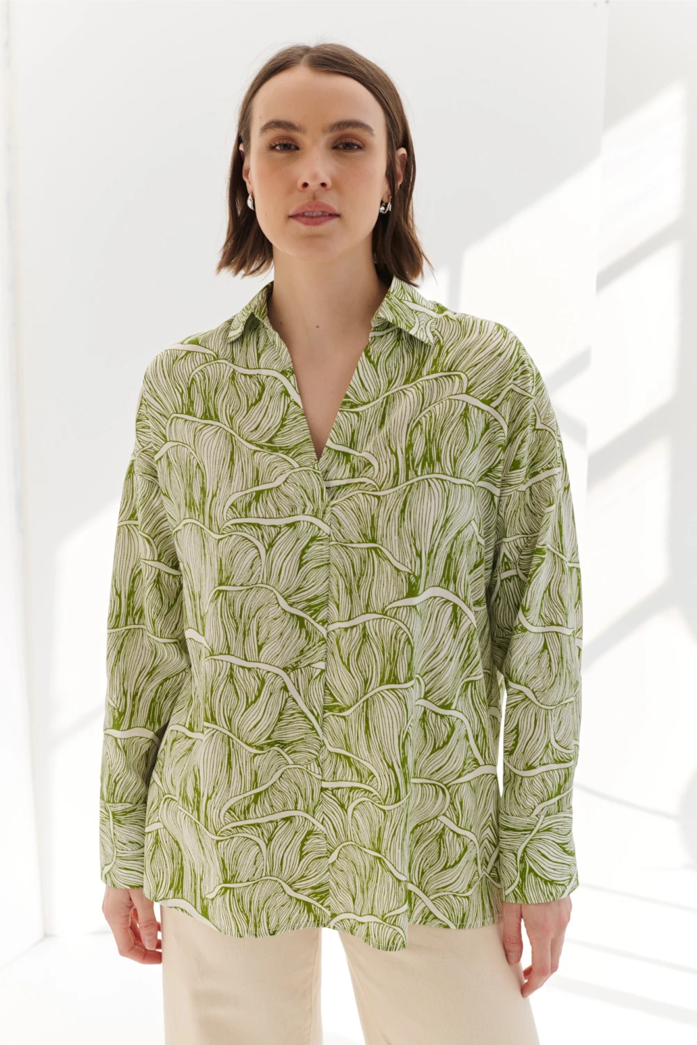 BLUSA HANNA HOJAS verde oliva 2