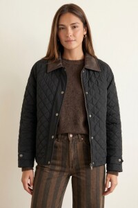 Campera Capitoneada Cuello Negro