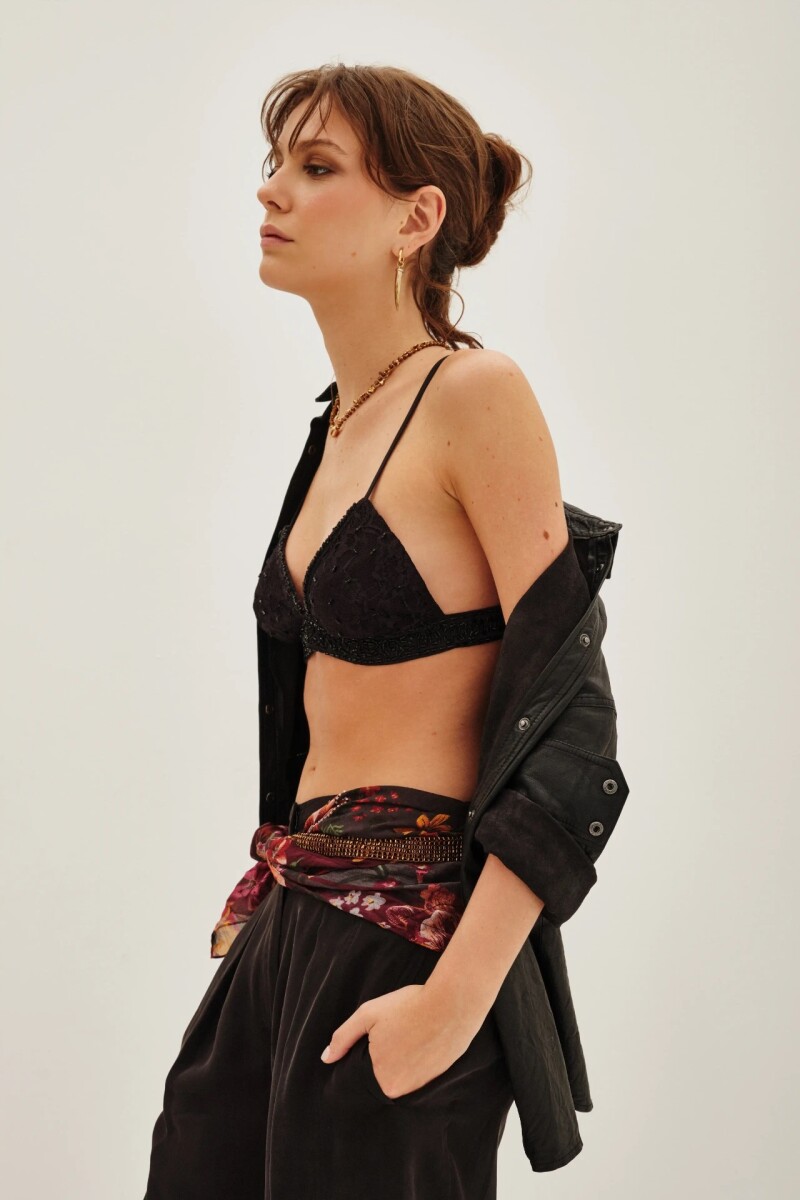 Crop Nusa Lace Negro