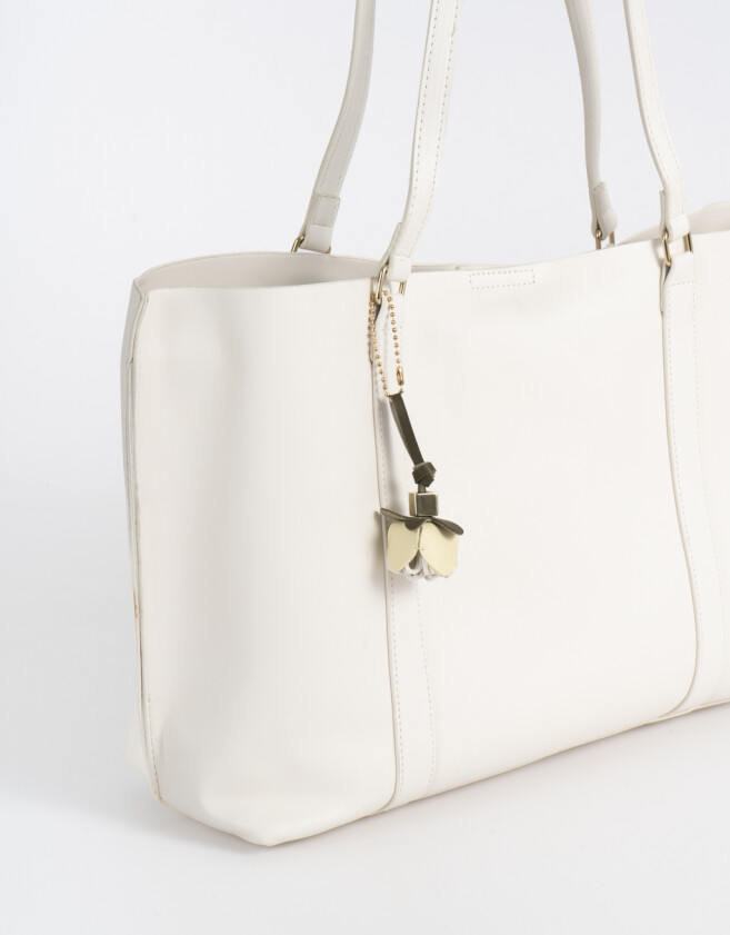 Shopper Cartera Shopper Con Charm - Blanco Crudo