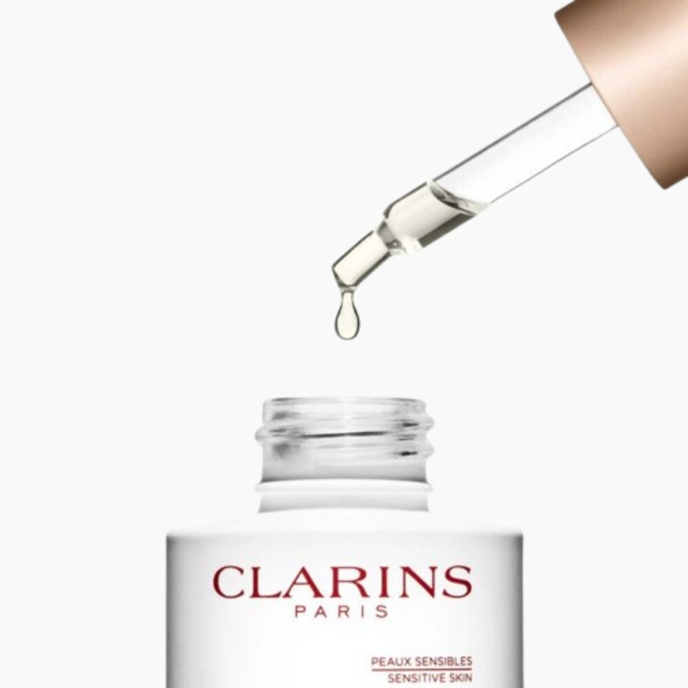 Clarins Calm Essentiel Restoring Treatment Oil 30ml Clarins Calm Essentiel Restoring Treatment Oil 30ml
