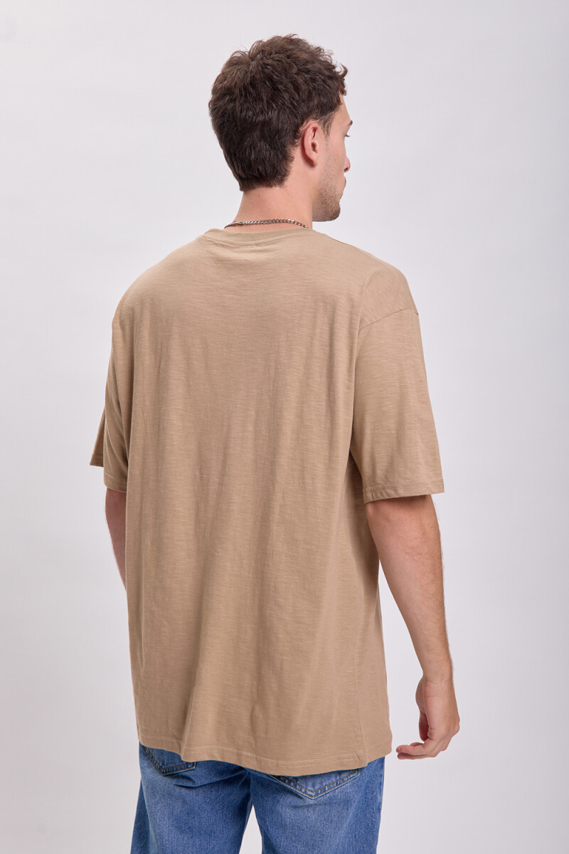 Remera slub bolsillo Marrón