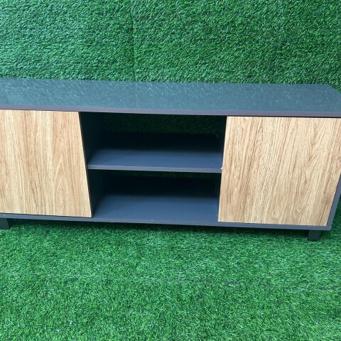 [OUTLET] Rack TV Luka 120 cm Grafito con Puertas Miel – Hasta 50” con Patas y 2 Nichos [SOLO RETIRO] [OUTLET] Rack TV Luka 120 cm Grafito con Puertas Miel – Hasta 50” con Patas y 2 Nichos [SOLO RETIRO]