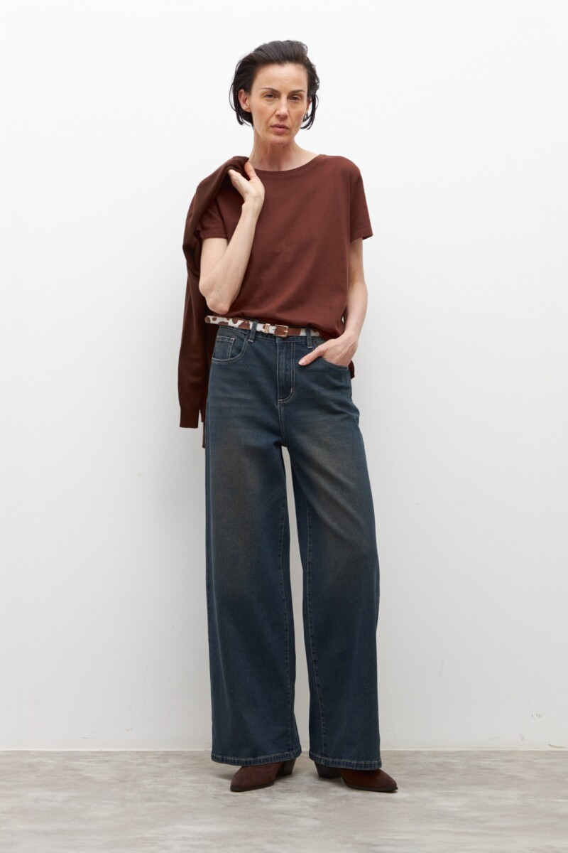 Remera escote a la base chocolate