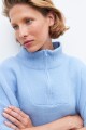 Sweater oversize con cierre celeste