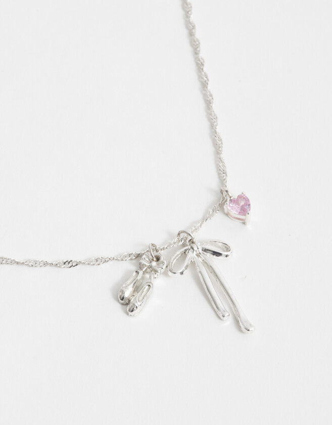 Cadena Corta con Dije Cadena Corta Con Dijes Bañada En Plata - Plateado