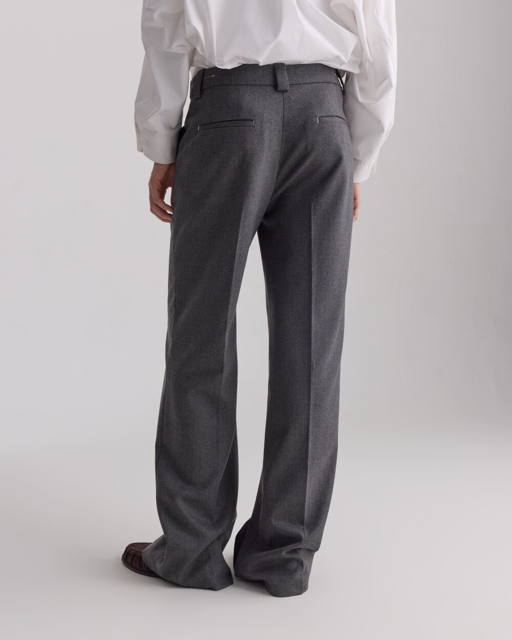 Pantalón Essence Gris