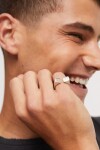 ANILLO BAÑADO EN PLATA DE LEY ACABADO LISO Y FORMA CUADRADA Anillo
