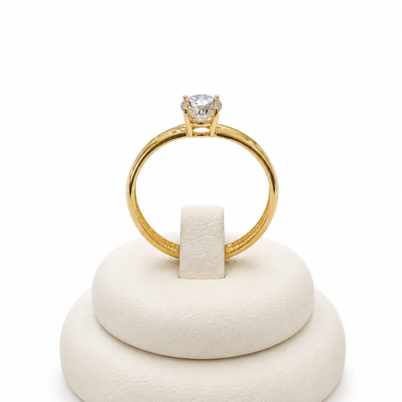 Anillo solitario con Zirconia central Anillo solitario con Zirconia central