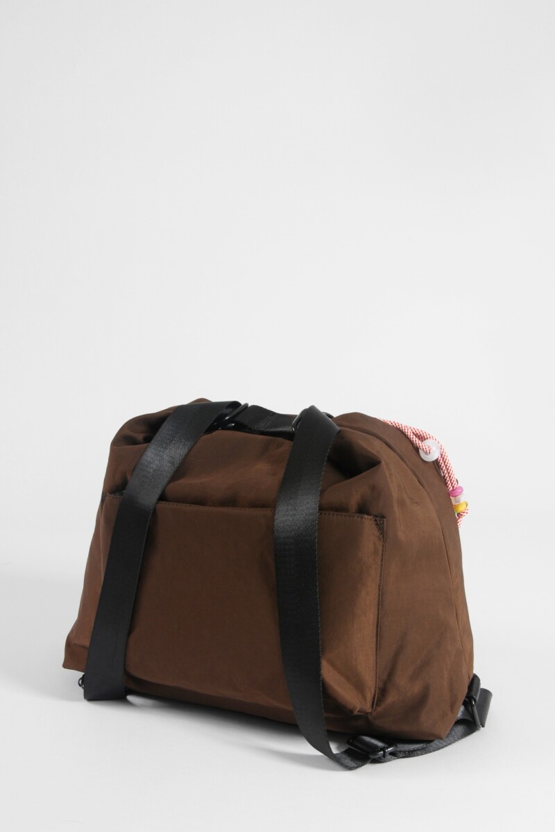 Mochila hobo con llavero marrón