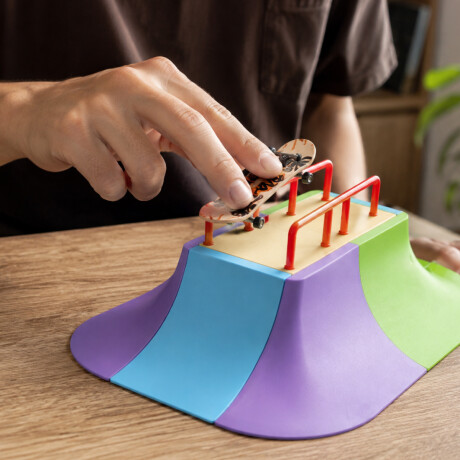 Set mini skate y pista de juguete Sc