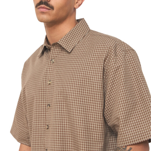 Camisa Quiksilver Choppy - Marrón Camisa Quiksilver Choppy - Marrón